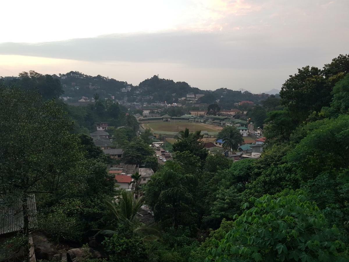 Kelum Homestay キャンディー エクステリア 写真